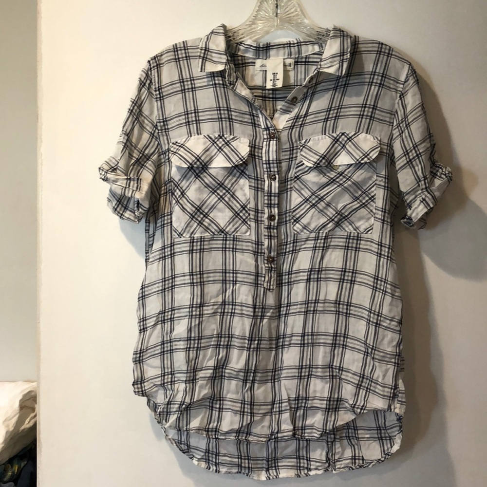 Short sleeve halfway button down